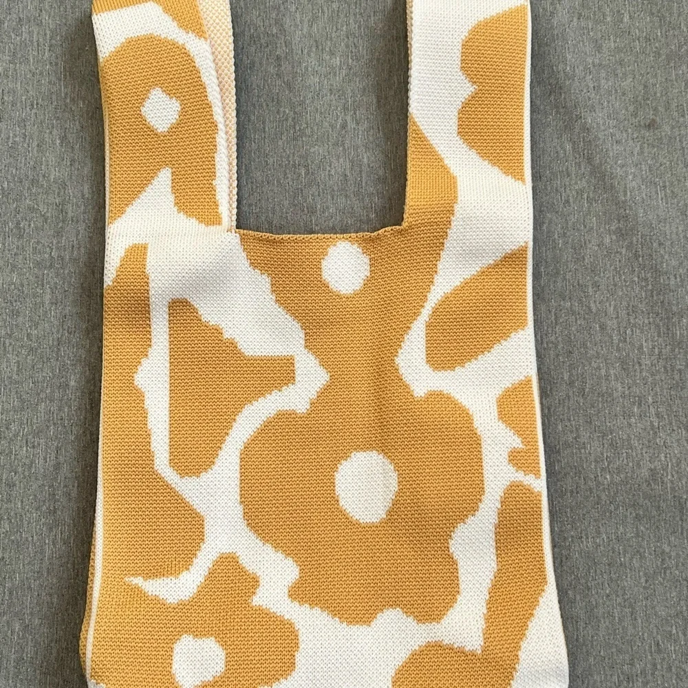 Mini Knot Wrist Bag NWOT knitted wristlet tote bag yellow flowers - Picture 3 of 9